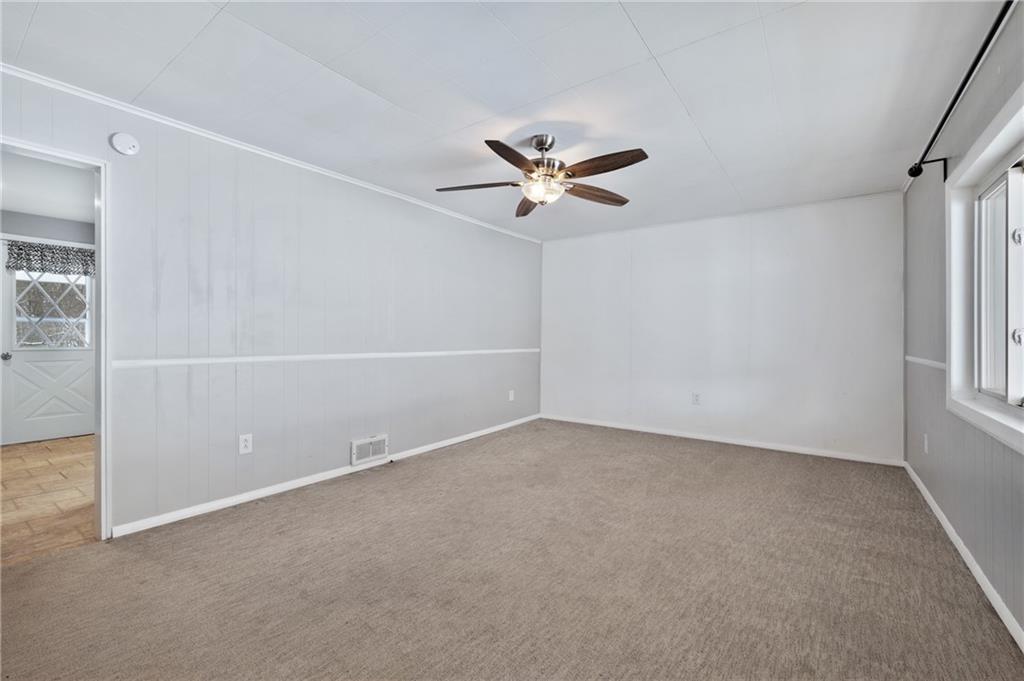 185 Foxwood Road Coraopolis, PA 15108 - Photo 3 of 38
