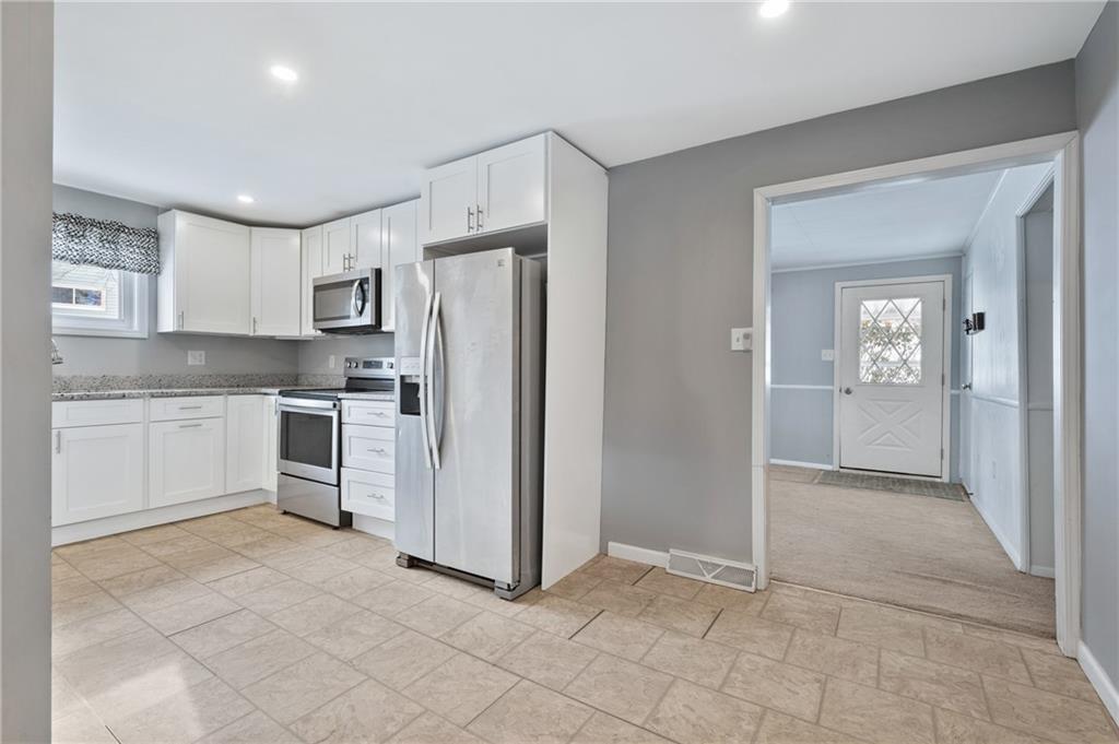 185 Foxwood Road Coraopolis, PA 15108 - Photo 7 of 38