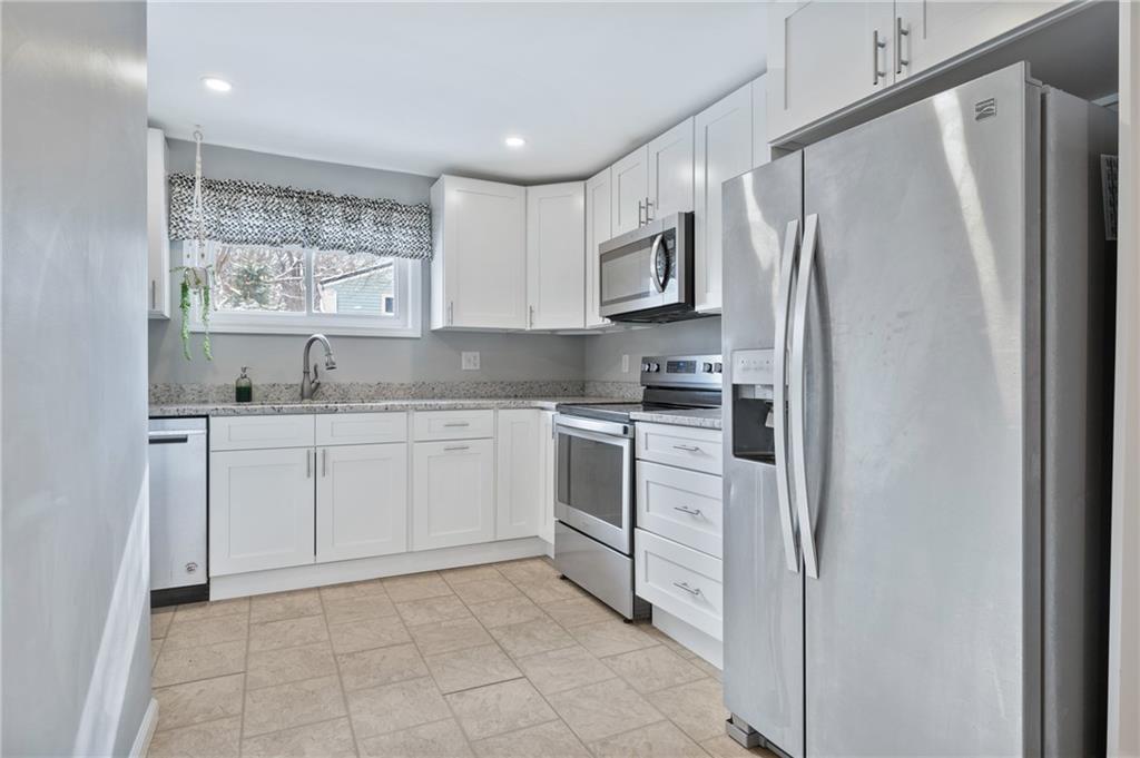 185 Foxwood Road Coraopolis, PA 15108 - Photo 8 of 38