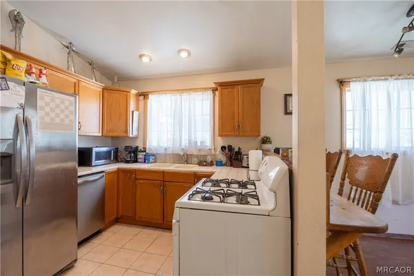 $440,000 | 209 West Meadow Lane, Big Bear City, CA 92314