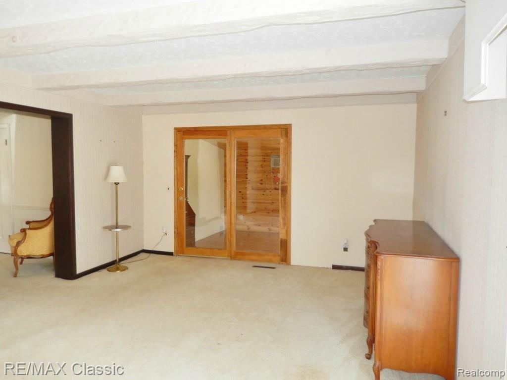 23100 Farmington Road Farmington, MI 48336 - Photo 11 of 36 farfam2.jpg