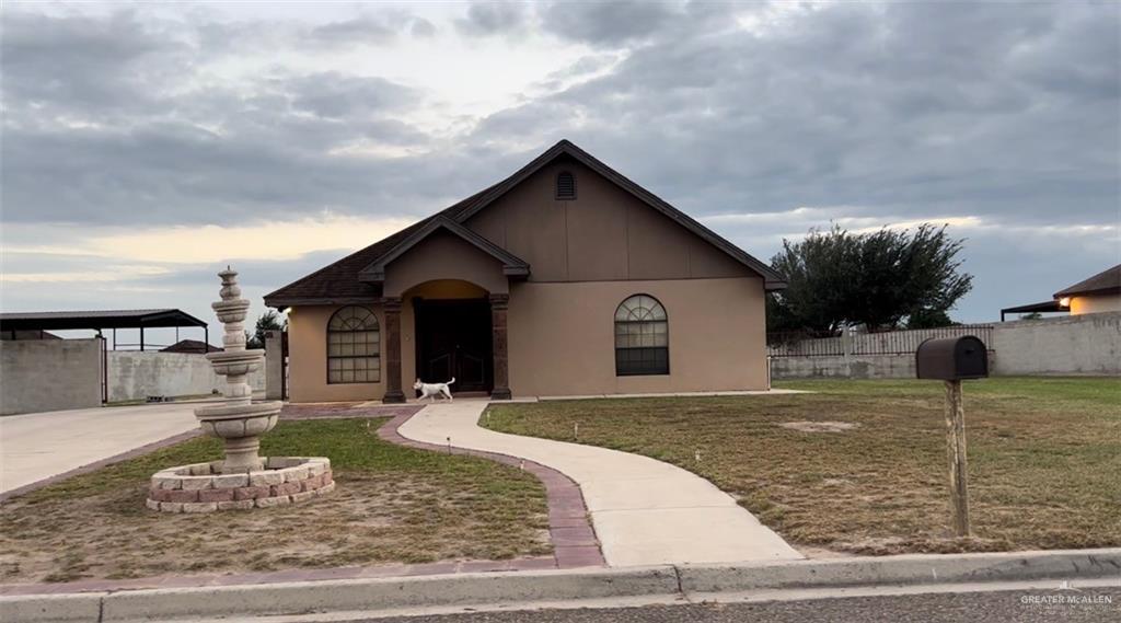 a view of a house with a yard