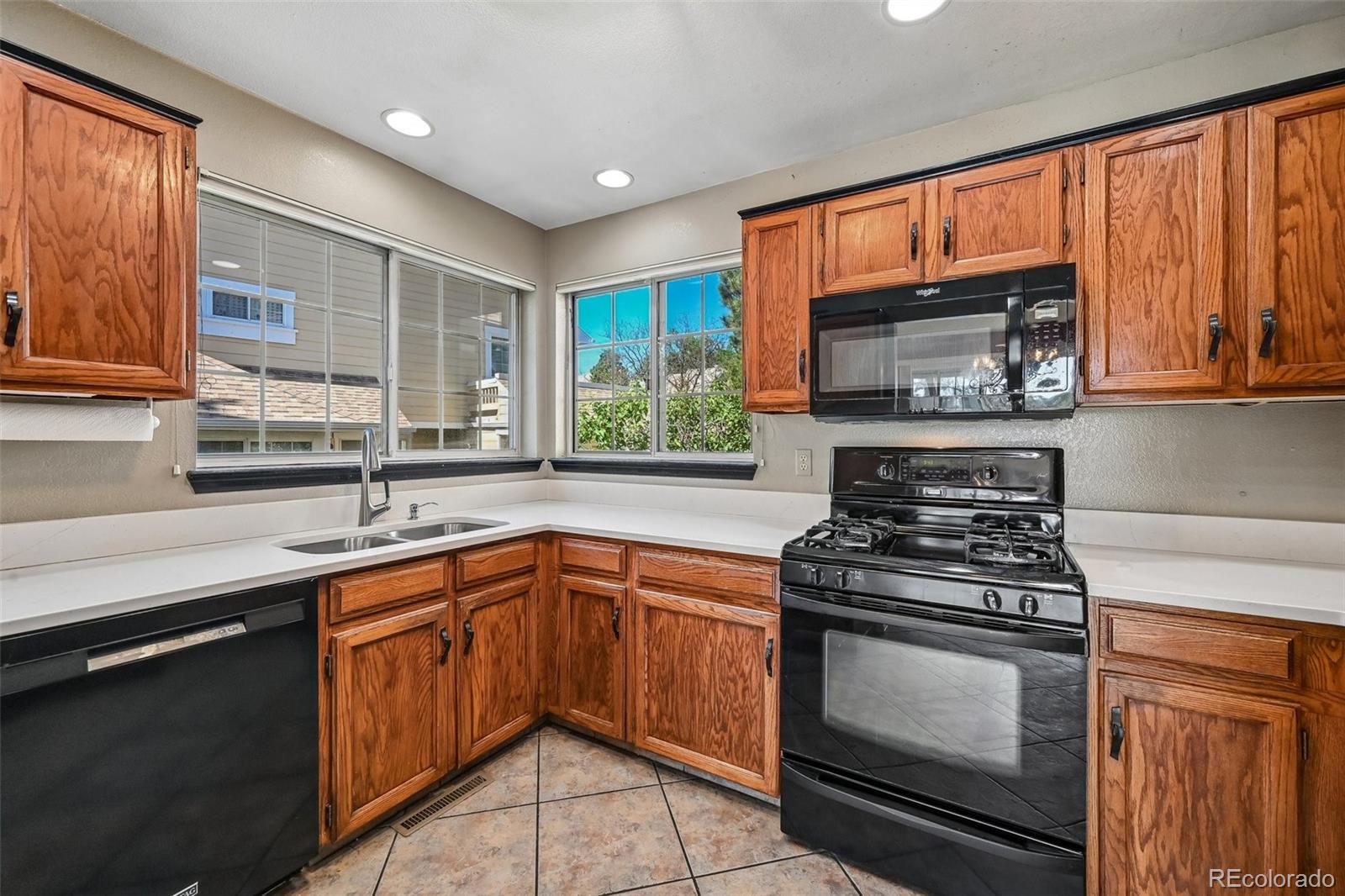 3990 South Rifle Court Aurora, CO 80013 - Photo 15 of 37
