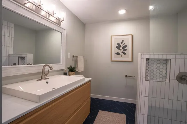 $364,999 | 320 North Fairview Avenue, Liberty, MO 64068