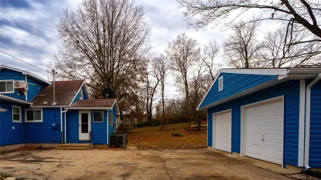 $375,000 | 320 North Fairview Avenue, Liberty, MO 64068