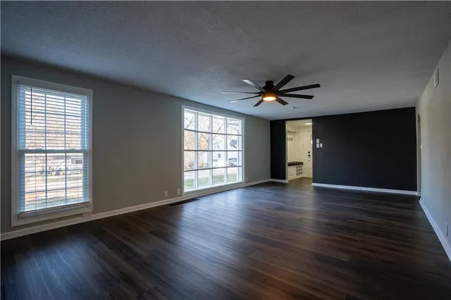 $375,000 | 320 North Fairview Avenue, Liberty, MO 64068