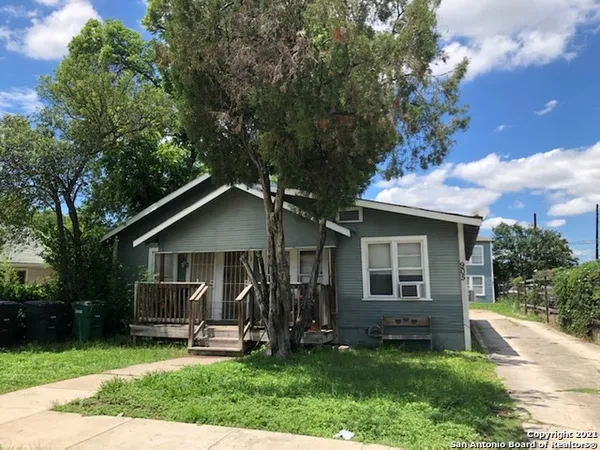 $695 | 905 West Lynwood Avenue, Unit 3, San Antonio, TX 78201