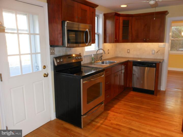 153 Flintlock Road Drexel Hill, PA 19026 - Photo 6 of 13 Kitchen