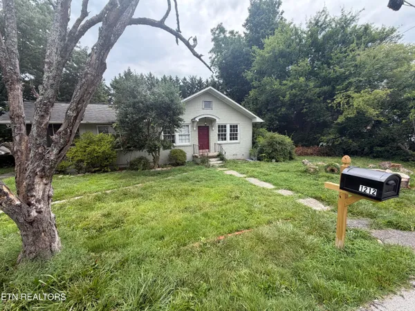 $349,000 | 1212 Woodlawn Avenue, Maryville, TN 37804