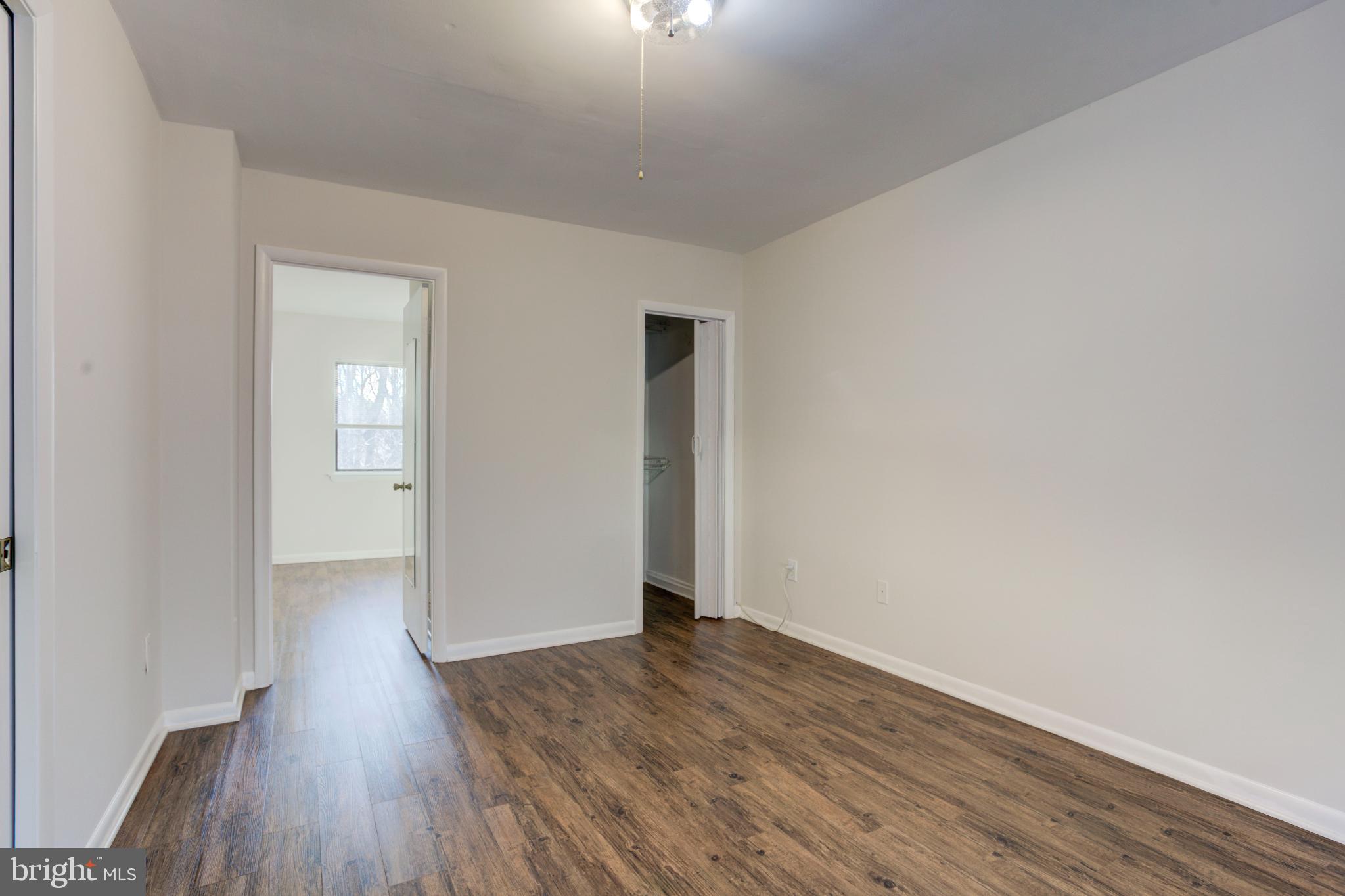 11908 Barrel Cooper Court Reston, VA 20191 - Photo 27 of 40 Spacious, light-filled living area awaits you.