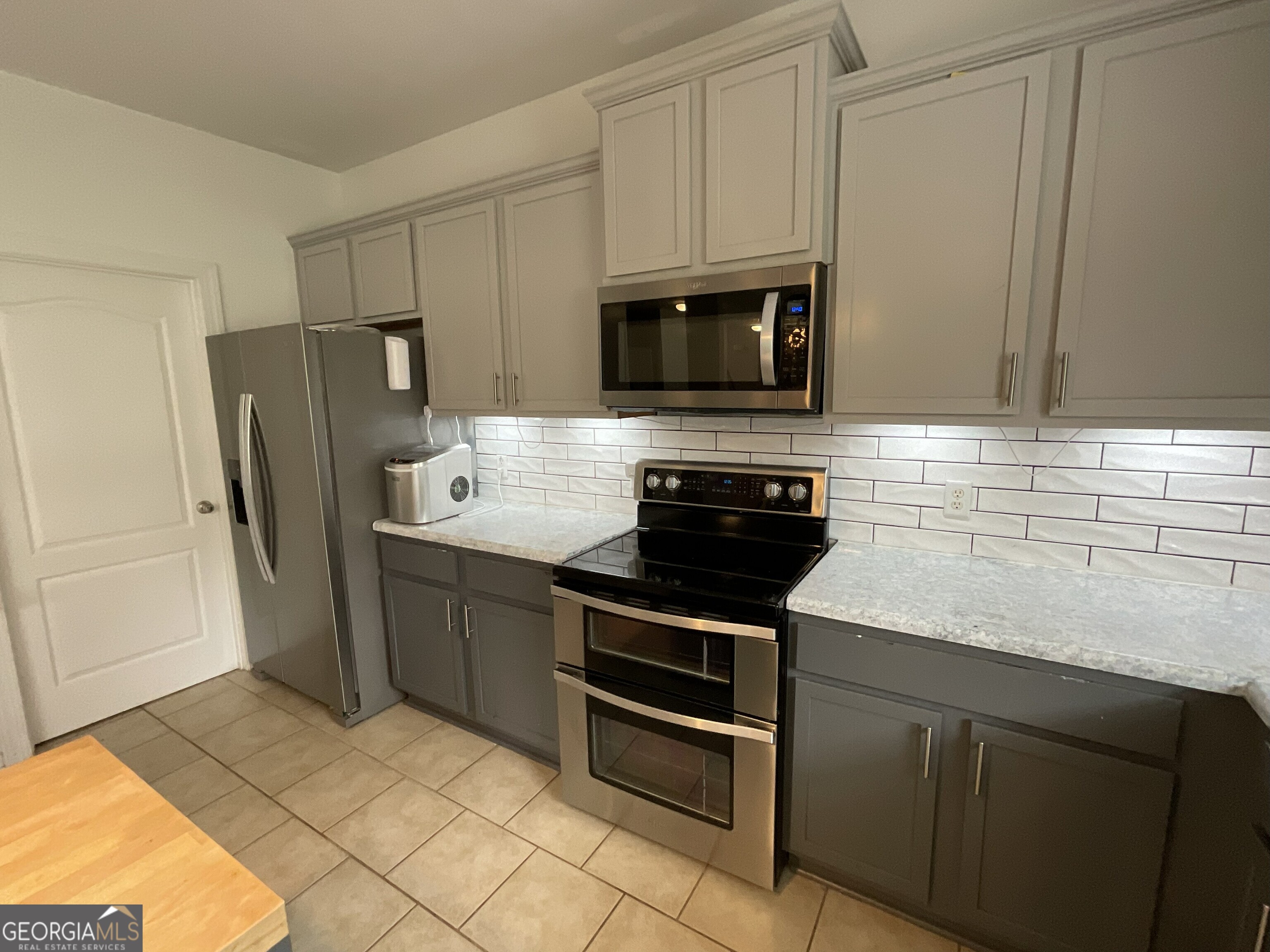 302 Brampton Way Perry, GA 31069 - Photo 18 of 39 a kitchen with stainless steel appliances granite countertop a refrigerator stove a sink and dishwasher