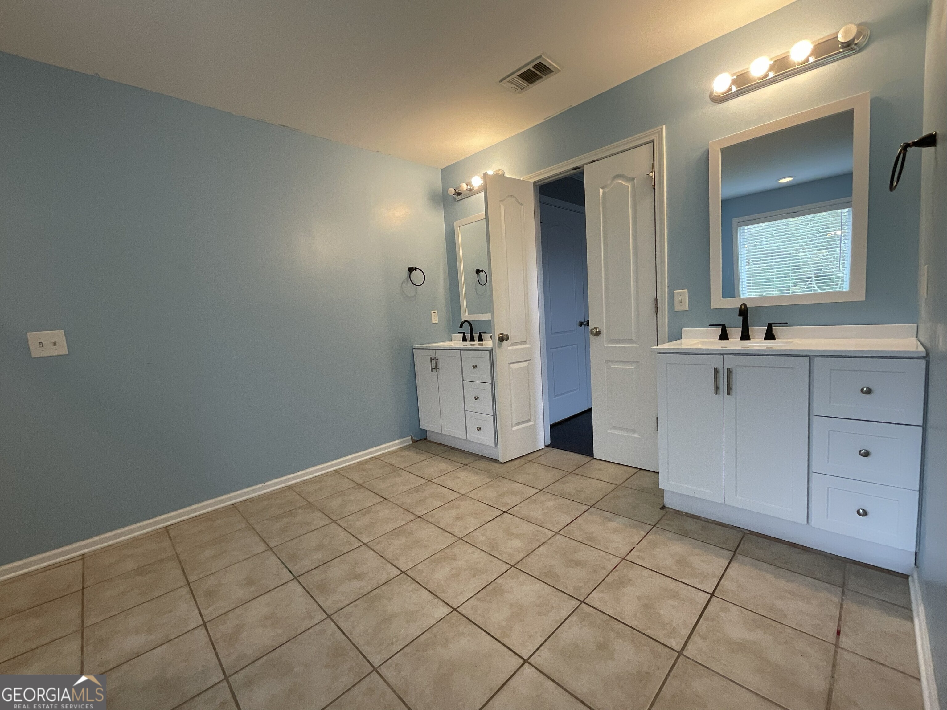 302 Brampton Way Perry, GA 31069 - Photo 27 of 39 a view of a kitchen with white cabinets