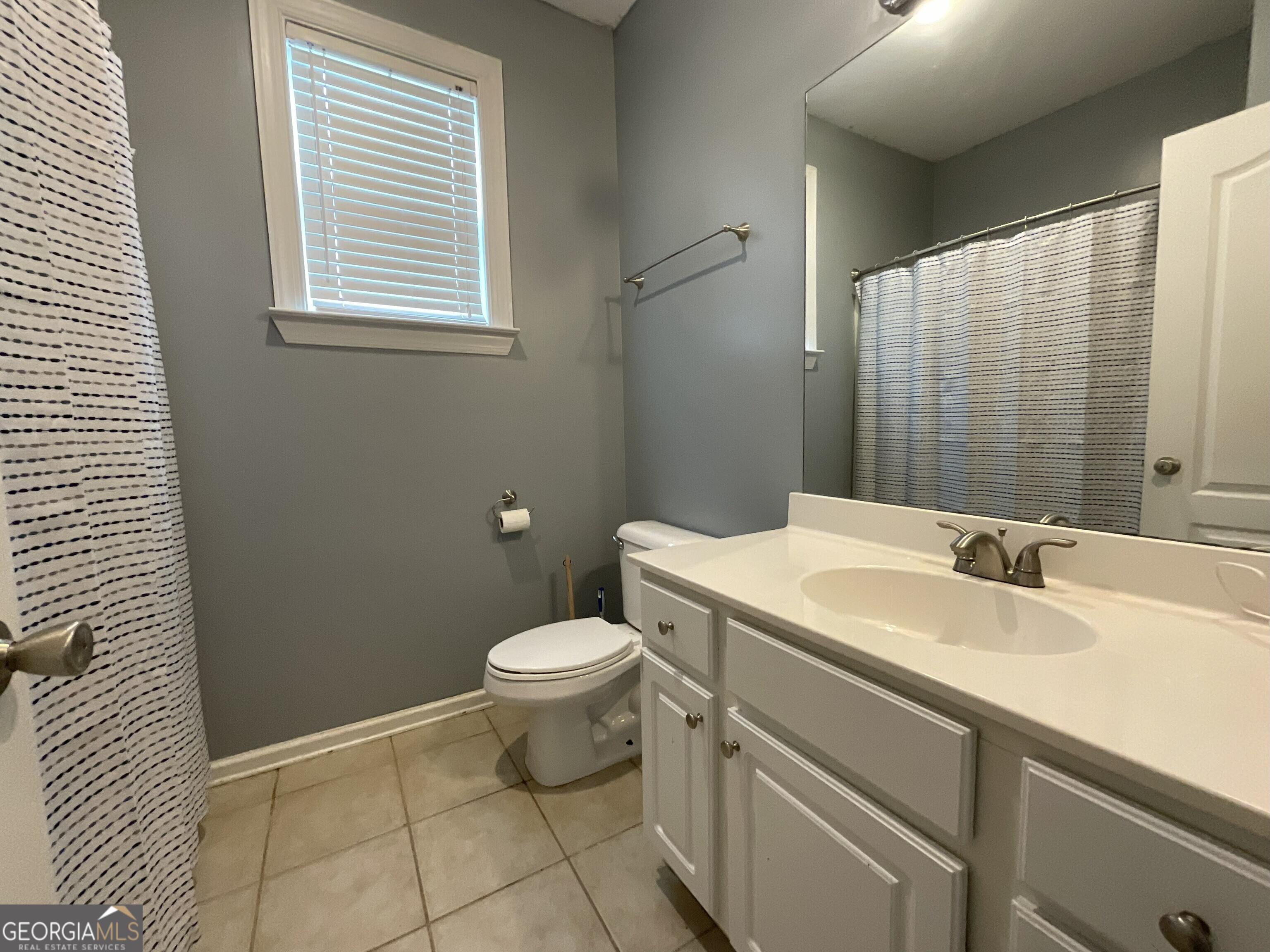 302 Brampton Way Perry, GA 31069 - Photo 7 of 39 a bathroom with a sink a toilet and a mirror