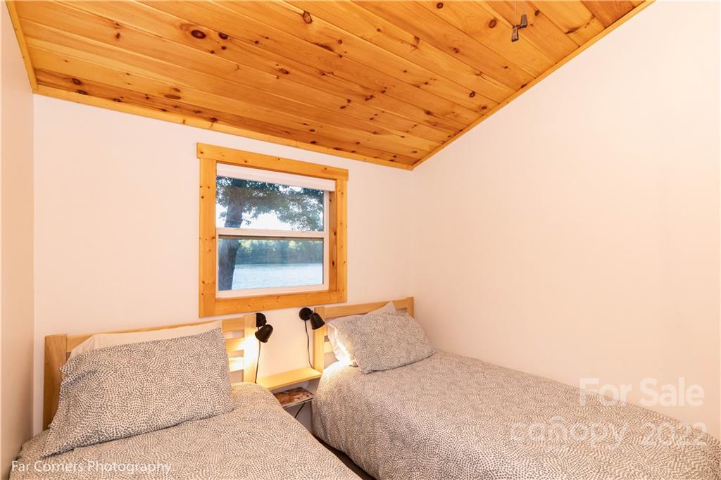 588 Thunderbird Trail Robbinsville, NC 28771 - Photo 12 of 20 a bedroom with a bed and a painting on the wall