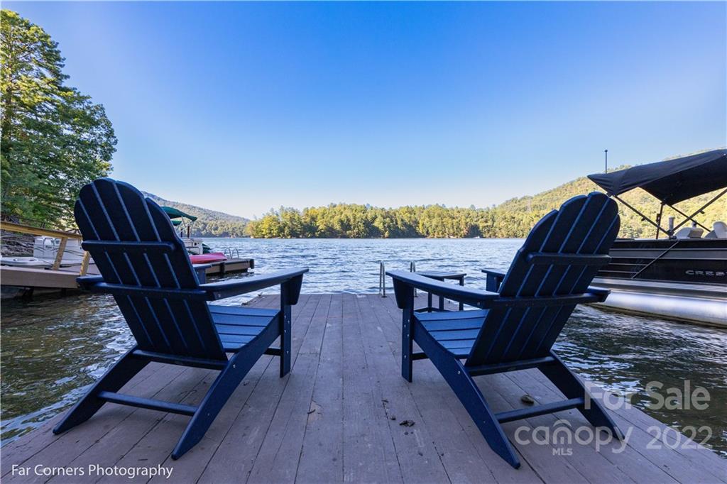 588 Thunderbird Trail Robbinsville, NC 28771 - Photo 3 of 20 a view of an outdoor sitting area with furniture