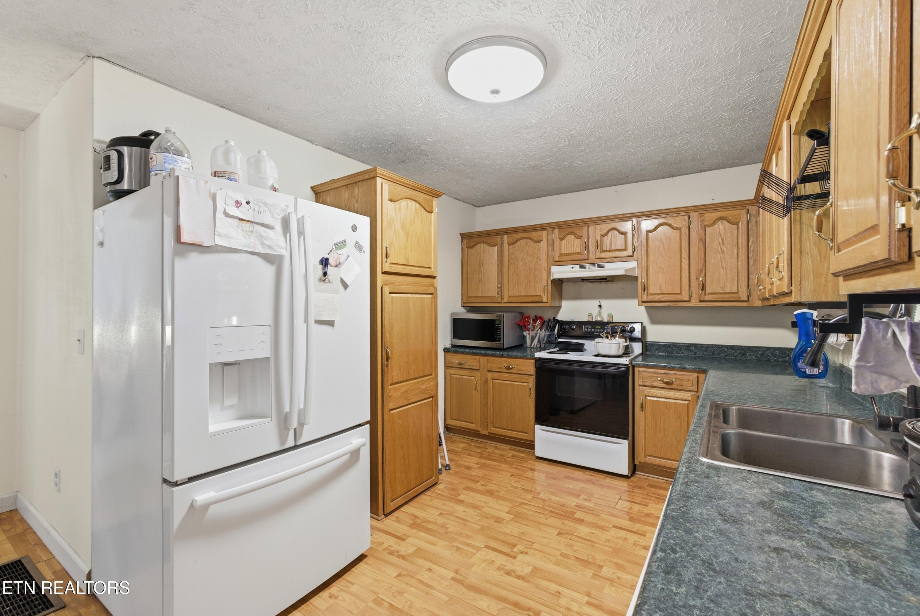 140 Walnut Street Deer Lodge, TN 37726 - Photo 14 of 37 476W9841