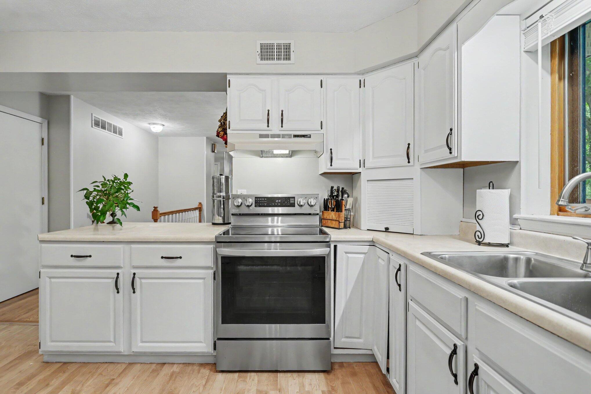 2985 West Kirby Road Battle Creek, MI 49017 - Photo 12 of 31 010_file_3216