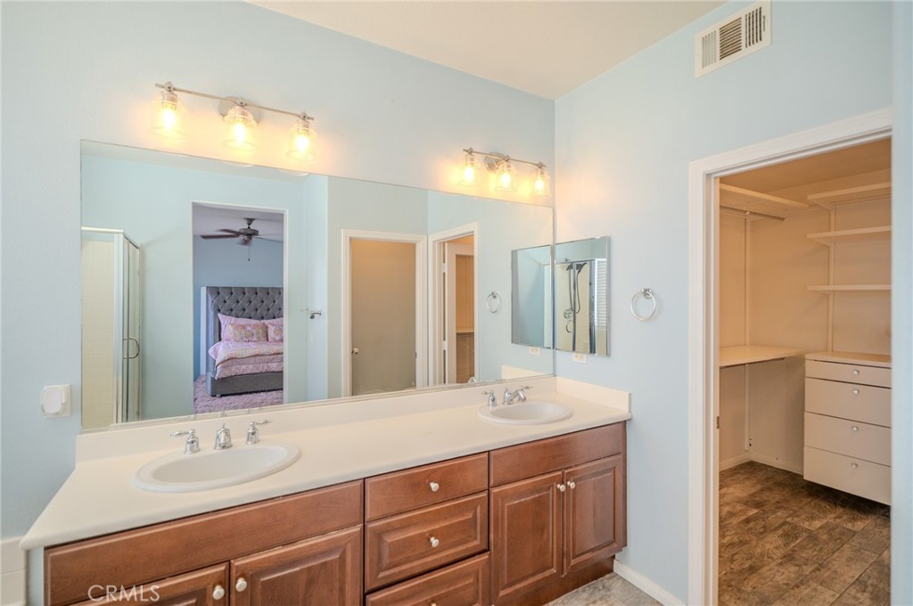 1895 Silver Drop Lane Hemet, CA 92545 - Photo 40 of 50 Primary bathroom