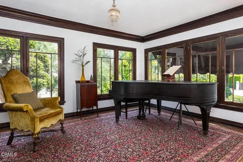 $1,595,000 | 1045 New York Drive, Altadena, CA 91001