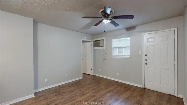 $725 | 500 Foch Street, Unit 10, Bryan, TX 77801