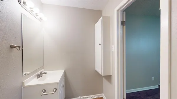 $725 | 500 Foch Street, Unit 10, Bryan, TX 77801