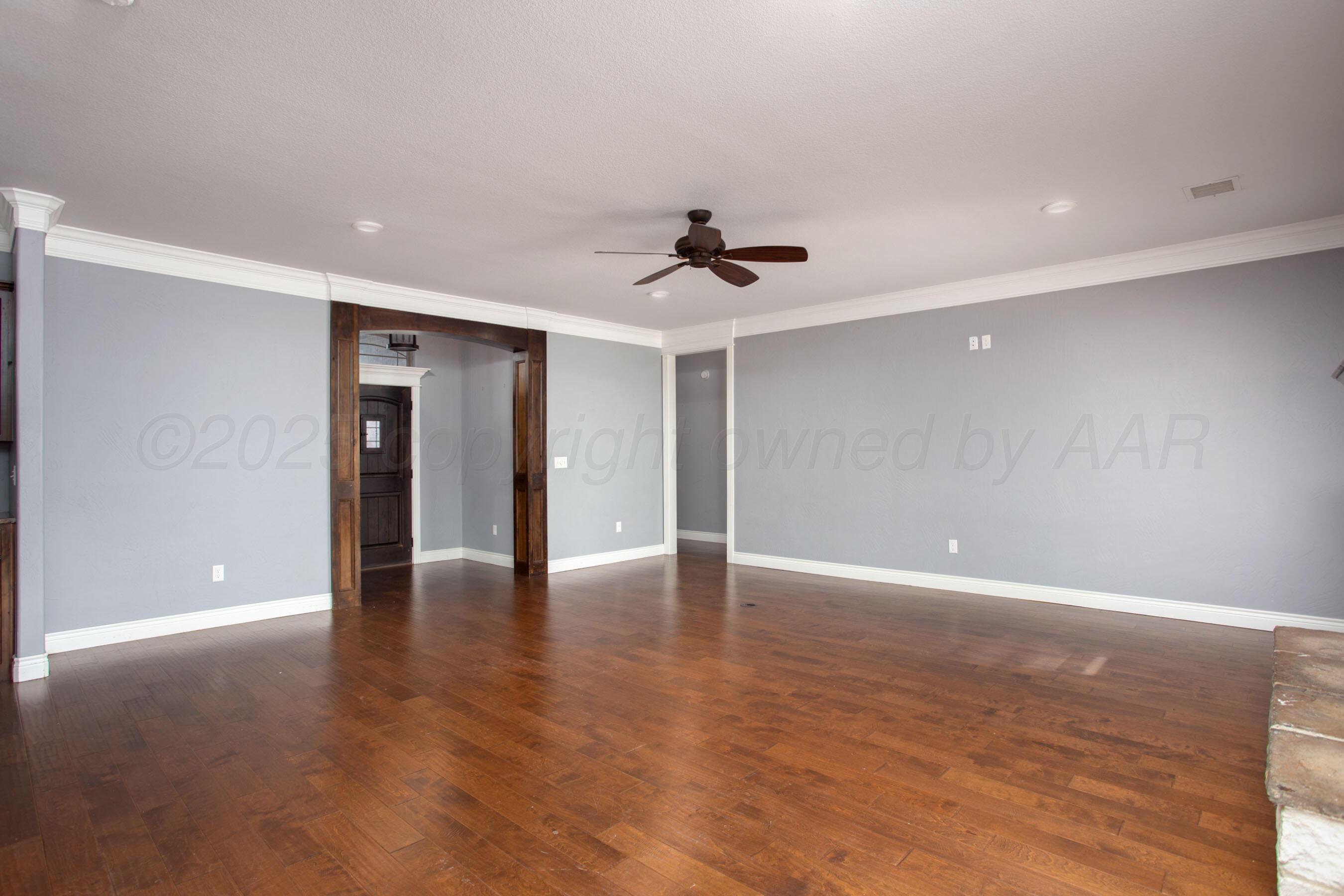 18401 Quail Crossing Road Amarillo, TX 79124 - Photo 11 of 37 Entry/Family Room