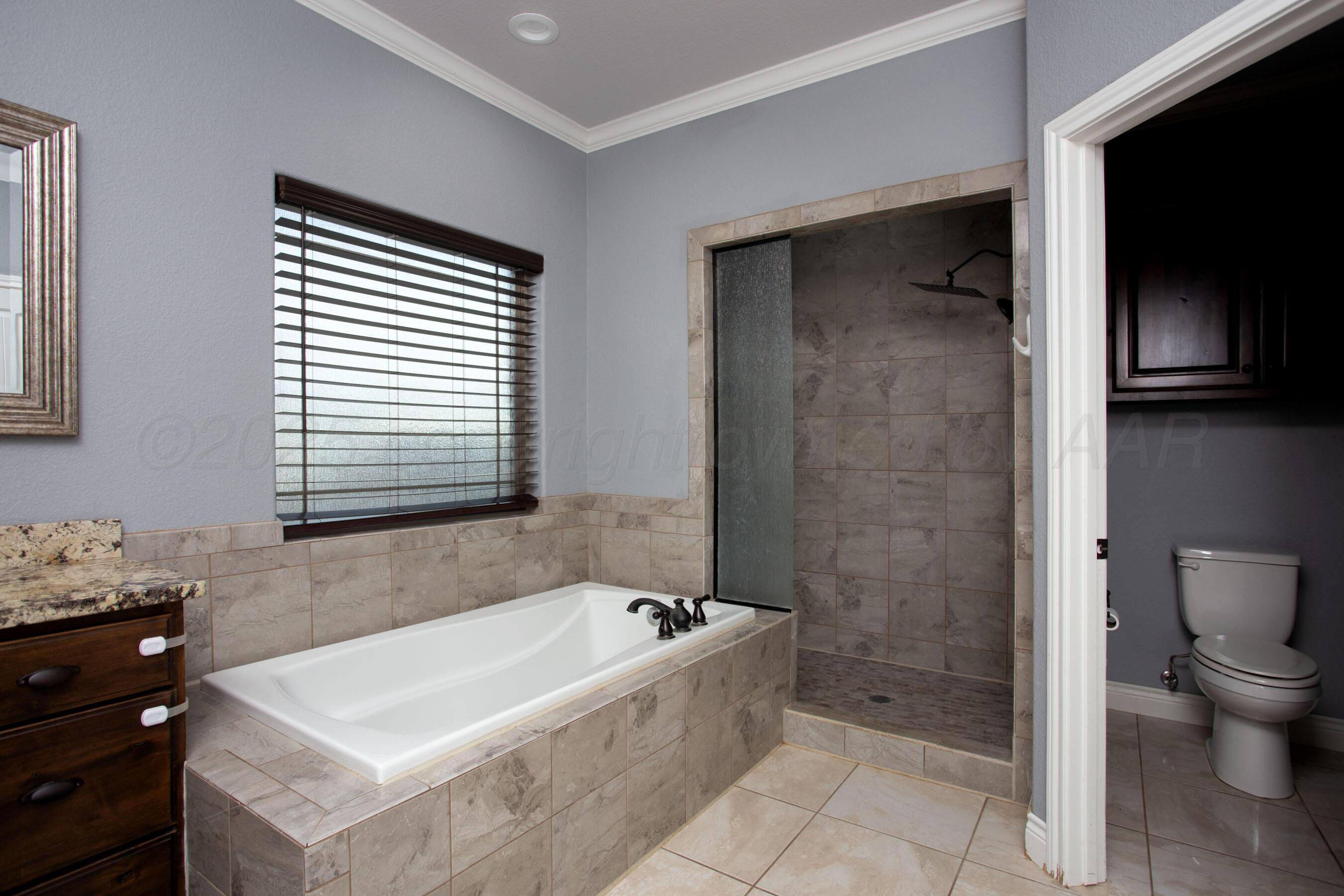 18401 Quail Crossing Road Amarillo, TX 79124 - Photo 20 of 37 Primary Bathroom