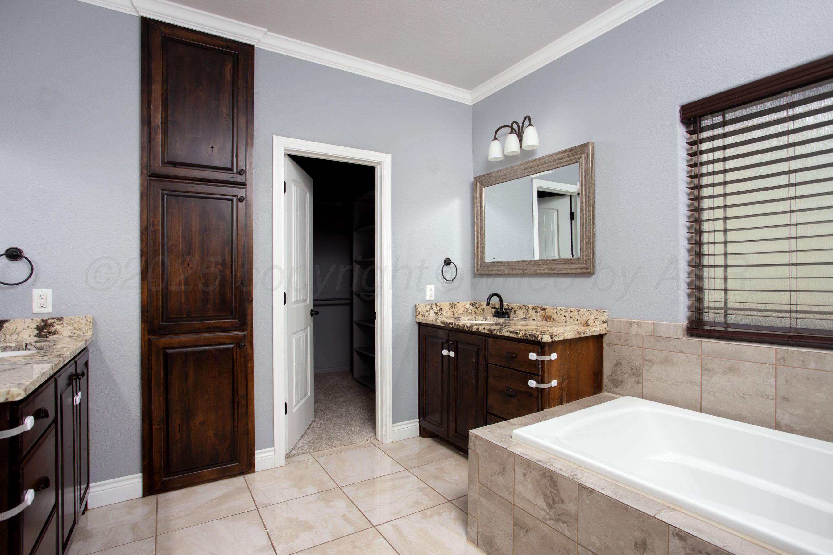 18401 Quail Crossing Road Amarillo, TX 79124 - Photo 22 of 37 Primary Bathroom