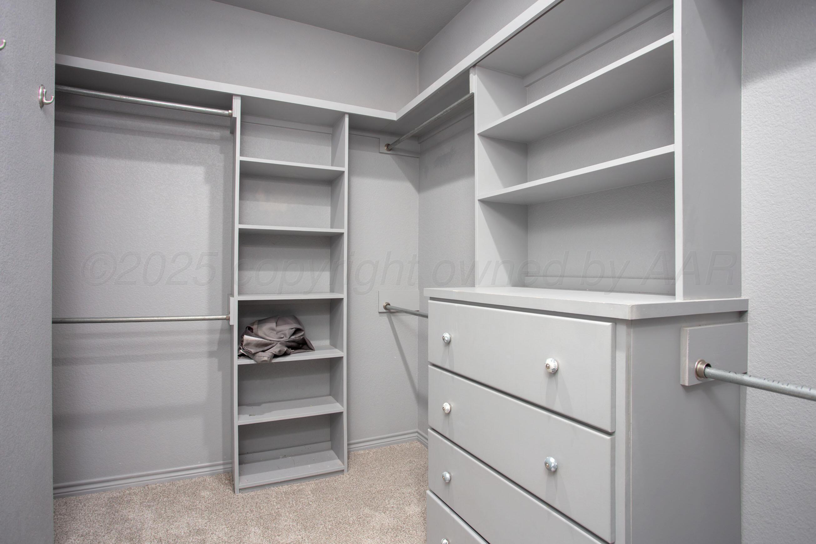 18401 Quail Crossing Road Amarillo, TX 79124 - Photo 24 of 37 Primary Closet
