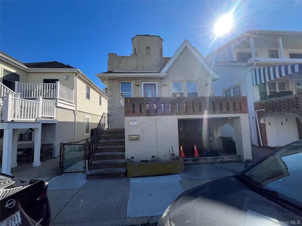 $3,300 | 72 Georgia Avenue, Unit MAIN, Long Beach, NY 11561