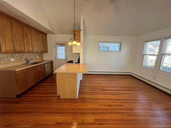 $3,300 | 72 Georgia Avenue, Unit MAIN, Long Beach, NY 11561