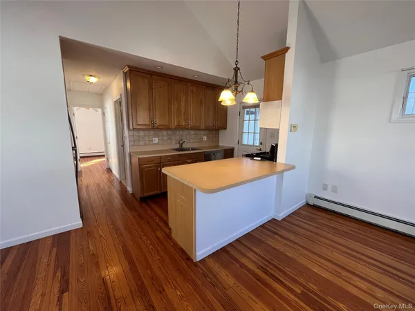 $3,300 | 72 Georgia Avenue, Unit MAIN, Long Beach, NY 11561