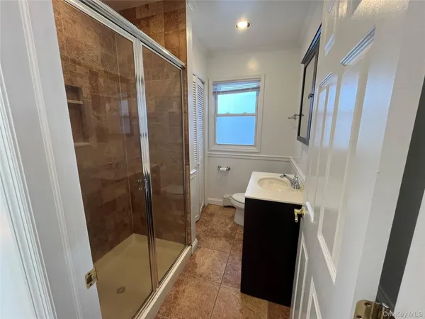 $3,300 | 72 Georgia Avenue, Unit MAIN, Long Beach, NY 11561