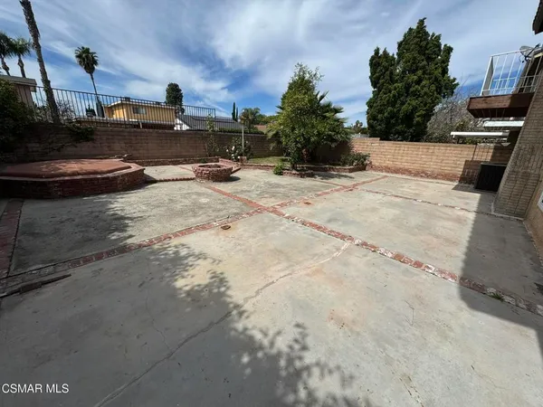 a view of outdoor space with garden view