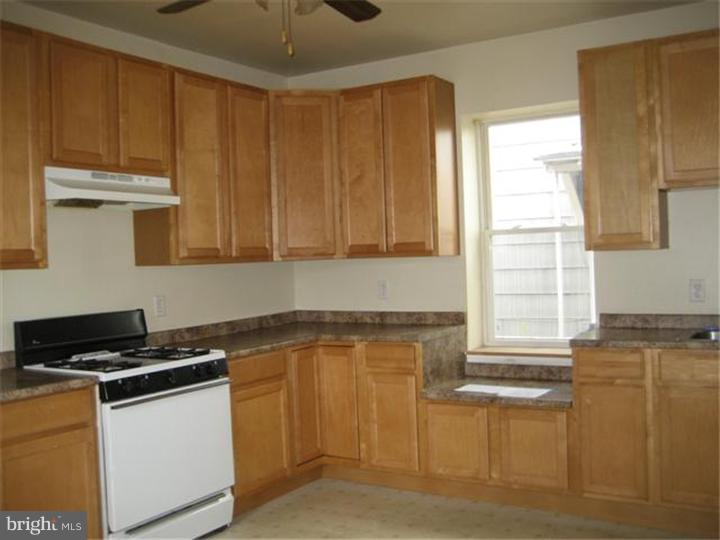 427 Bridgeboro Street Riverside, NJ 08075 - Photo 4 of 10 Kitchen