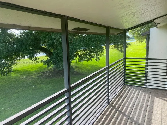 $194,900 | 125 South Laurel Drive, Unit 506, Margate, FL 33063