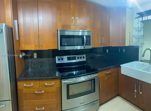 $194,900 | 125 South Laurel Drive, Unit 506, Margate, FL 33063