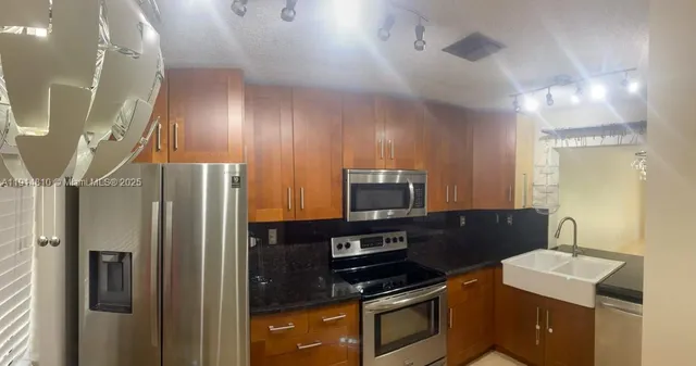 $194,900 | 125 South Laurel Drive, Unit 506, Margate, FL 33063