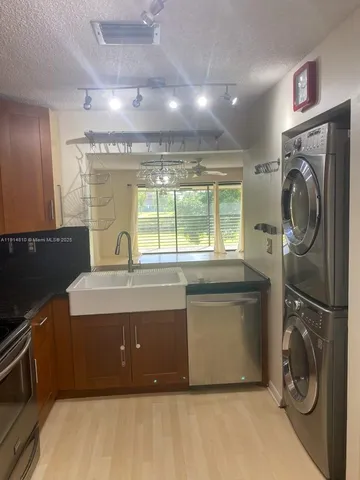 $194,900 | 125 South Laurel Drive, Unit 506, Margate, FL 33063