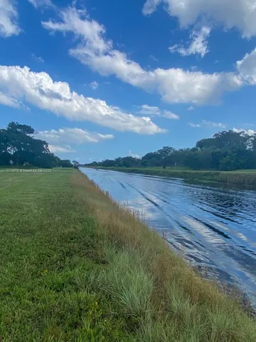 $194,900 | 125 South Laurel Drive, Unit 506, Margate, FL 33063