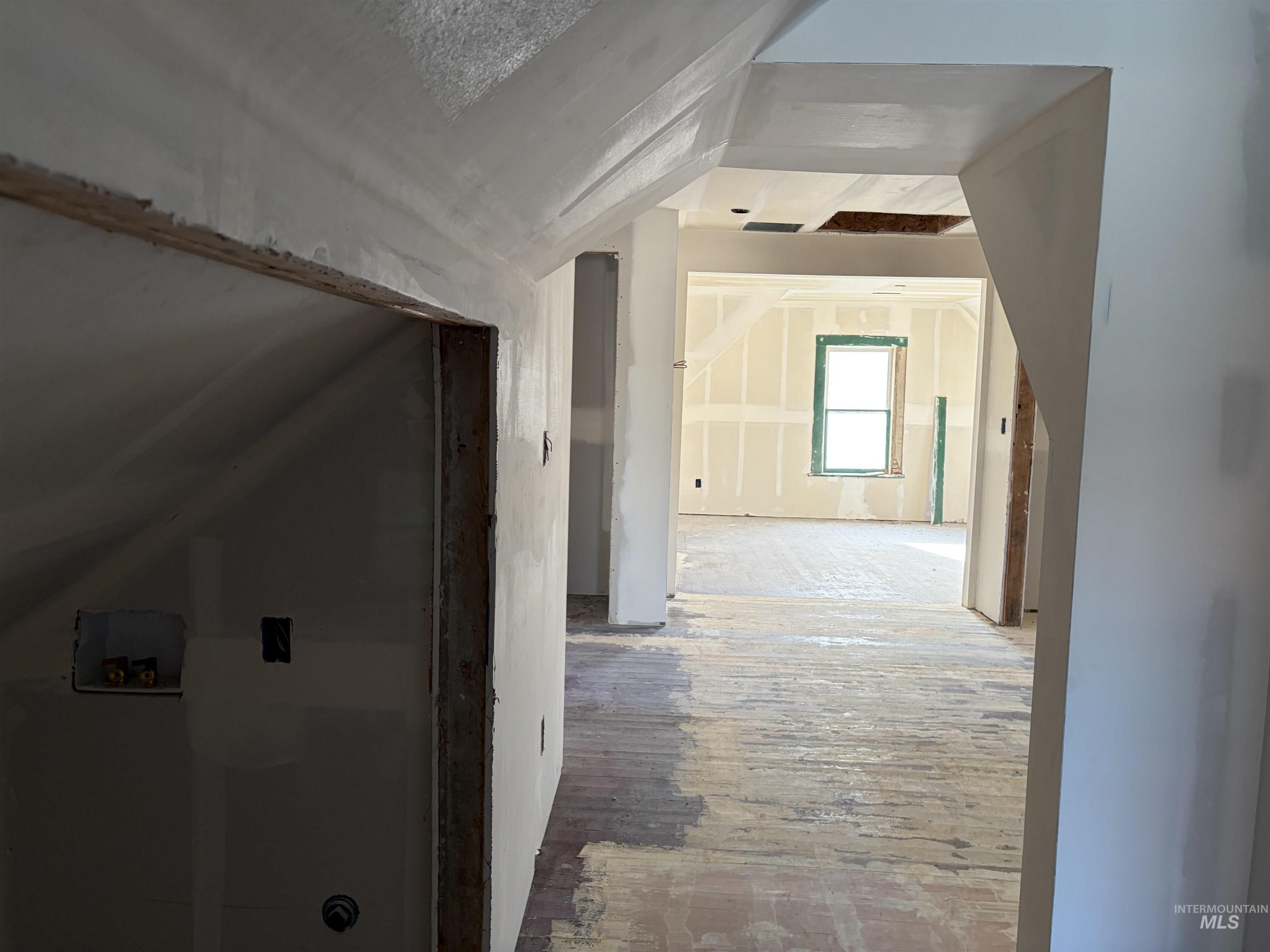 308 East Park Street Weiser, ID 83672 - Photo 48 of 50 View of hall