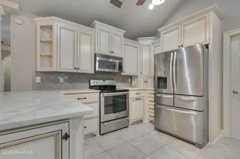 $318,000 | 101 Spring Lake Circle, Lafayette, LA 70508