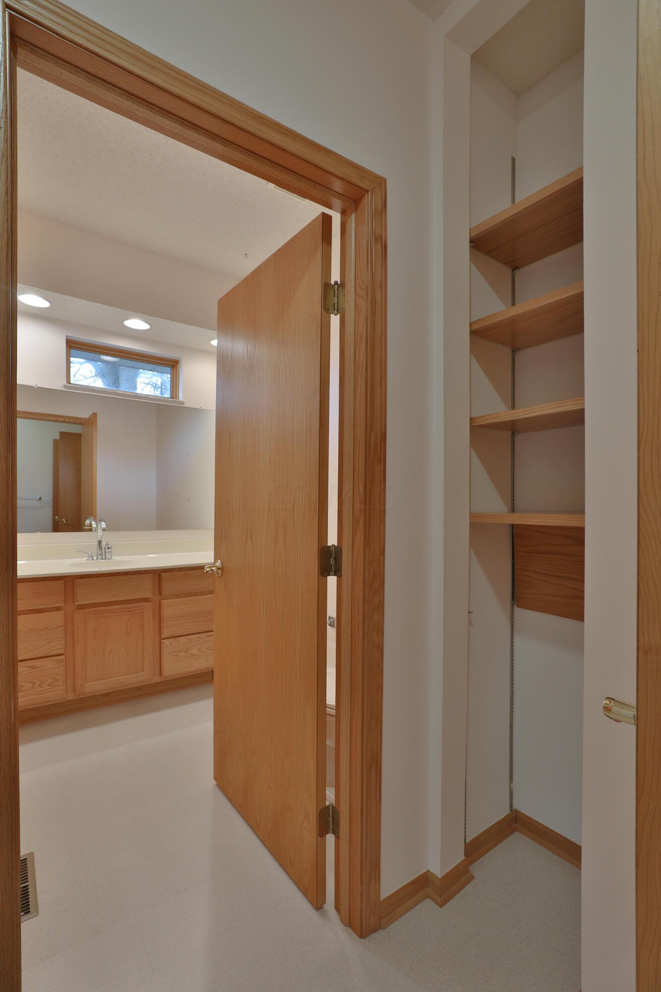 5892 Linworth Road Columbus, OH 43085 - Photo 27 of 68 5892-Linworth-27