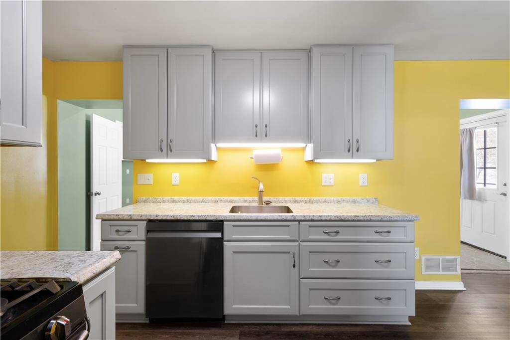 362 Church Road Bethel Park, PA 15102 - Photo 8 of 37