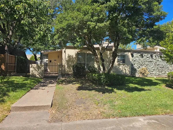 $2,600 | 7016 Briarmeadow Drive, Dallas, TX 75230