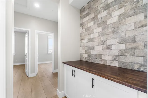$715,000 | 28661 Jardineras Drive, Valencia, CA 91354