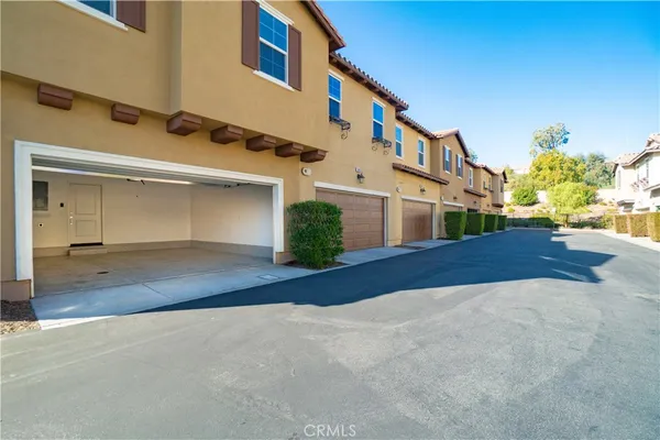 $715,000 | 28661 Jardineras Drive, Valencia, CA 91354