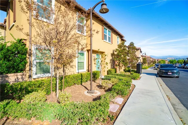 $715,000 | 28661 Jardineras Drive, Valencia, CA 91354