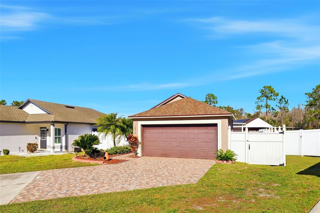 10517 Rocking A Run Orlando, FL 32825 - Photo 6 of 29 a front view of a house with a yard and garage