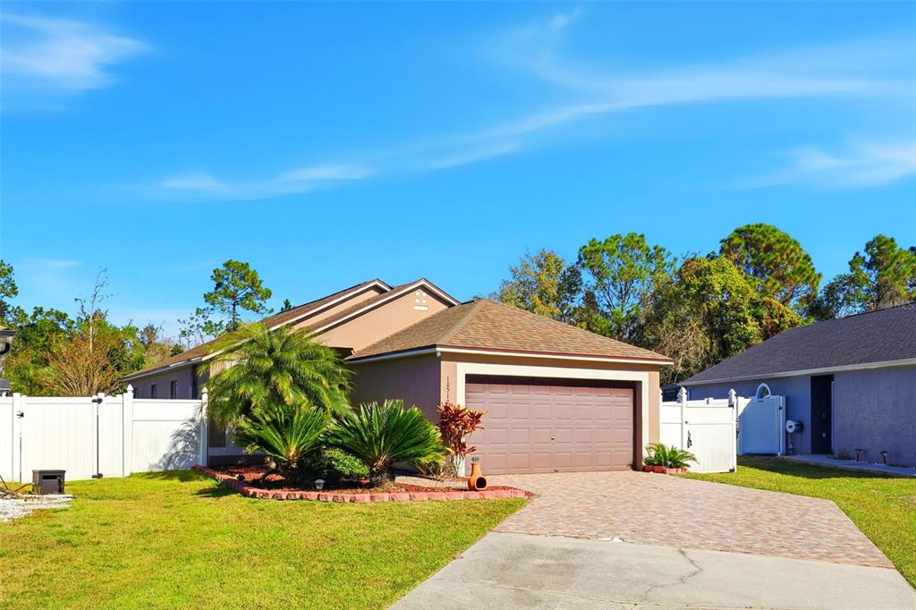 10517 Rocking A Run Orlando, FL 32825 - Photo 7 of 29 a front view of a house with a yard